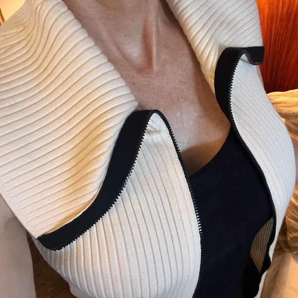 AKRIS PUNTO Vest- off white knit vest with black Euro zipper fits a 2-6 size - Picture 4 of 16